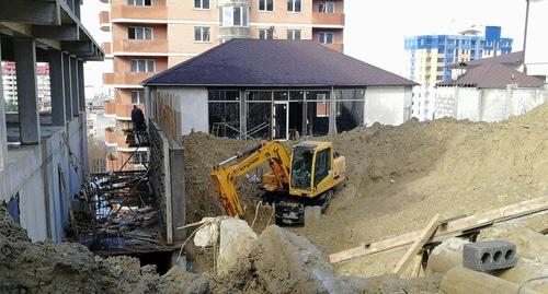 Новостройка на улице Вишневой в Сочи. Фото Светланы Кравченко для "Кавказского узла". Новостройка на улице Вишневой в Сочи. Фото Светланы Кравченко для "Кавказского узла".