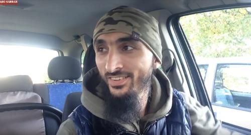 Тумсо Абдурахманов. Фото: кадр видео «Прописка в Польше | Сравните с Россией» 
ABU-SADDAM SHISHANI
https://www.youtube.com/watch?v=B8DMZBYQatI