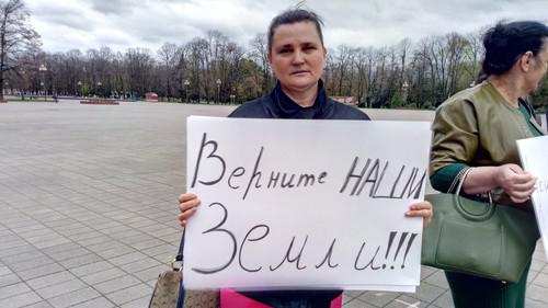 Пикет жителей Второго Лескена в Нальчике 16 апреля 2019 года. Фото Людмилы Маратовой для "Кавказского узла" Пикет жителей Второго Лескена в Нальчике 16 апреля 2019 года. Фото Людмилы Маратовой для "Кавказского узла"