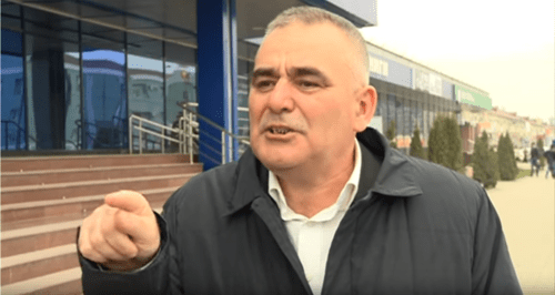 Скриншот видео "Джеймс Кемерон, Руслан Закриев спор за миллиард долларов". https://youtu.be/QVI0_Xku40A Скриншот видео "Джеймс Кемерон, Руслан Закриев спор за миллиард долларов". https://youtu.be/QVI0_Xku40A