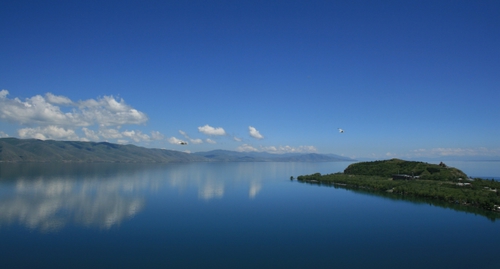 Севан. Фото: a-rubenyan, https://commons.wikimedia.org/w/index.php?curid=6525652 Севан. Фото: a-rubenyan, https://commons.wikimedia.org/w/index.php?curid=6525652