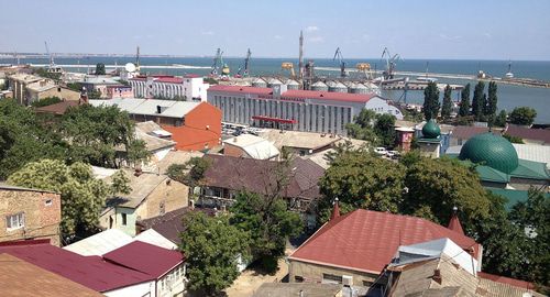 Махачкала. Фото: Далибор З. Чватал
https://commons.wikimedia.org/wiki/Category:Makhachkala#/media/File:Kirovskiy_rayon,_Makhachkala,_Dagestan_Republits,_Russia_-_panoramio_(12).jpg