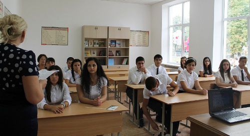 Первый звонок. Фото Никиты Серебрянникова для "Кавказского узла"