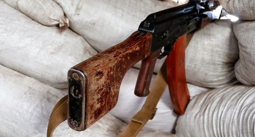 Автомат Калашникова. Фото ВО «Свобода» - https://commons.wikimedia.org/wiki/Category:RPK#/media/File:2014-07-10._%D0%9B%D1%83%D0%B3%D0%B0%D0%BD%D1%81%D0%BA%D0%B0%D1%8F_%D0%BE%D0%B1%D0%BB%D0%B0%D1%81%D1%82%D1%8C_042.jpg Автомат Калашникова. Фото ВО «Свобода» - https://commons.wikimedia.org/wiki/Category:RPK#/media/File:2014-07-10._%D0%9B%D1%83%D0%B3%D0%B0%D0%BD%D1%81%D0%BA%D0%B0%D1%8F_%D0%BE%D0%B1%D0%BB%D0%B0%D1%81%D1%82%D1%8C_042.jpg