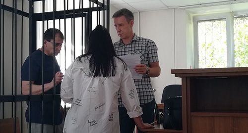 Юрий Гольдер (слева) в зале суда. Фото Татьяны Филимоновой для "Кавказского узла" Юрий Гольдер (слева) в зале суда. Фото Татьяны Филимоновой для "Кавказского узла"