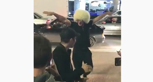 Народные гуляния в центре Махачкалы после победы дагестанского бойца Хабиба Нурмагомедова. Фото: кадр видео Farid Muslimovhttps://www.youtube.com/watch?v=EqZ8jIw6pUA Народные гуляния в центре Махачкалы после победы дагестанского бойца Хабиба Нурмагомедова. Фото: кадр видео Farid Muslimovhttps://www.youtube.com/watch?v=EqZ8jIw6pUA