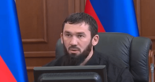Магомед Даудов. Кадр видео с выступления в парламенте Чечни. https://www.youtube.com/watch?v=OkGEowhQOWU