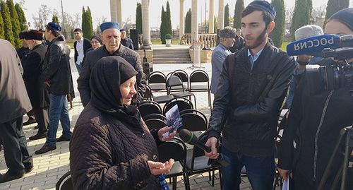 Траурный митинг на мемориальном кладбище "Гlоазот кашмаш". Фото: Магомед Алиев для "Кавказского узла" Траурный митинг на мемориальном кладбище "Гlоазот кашмаш". Фото: Магомед Алиев для "Кавказского узла"