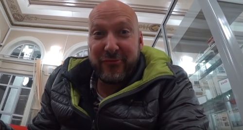 Блогер Бенджамин по пути в Грозный. Кадр видео
bald and bankrupt https://www.youtube.com/watch?v=NZWOcYNr5oE& Блогер Бенджамин по пути в Грозный. Кадр видео
bald and bankrupt https://www.youtube.com/watch?v=NZWOcYNr5oE&