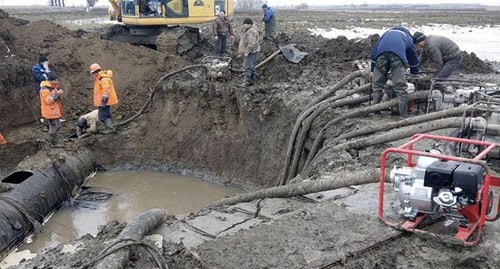 Устранение аварии на Троицком водоводе. Фото: Государственное унитарное предприятие Краснодарского края "Кубаньводкомплекс" https://www.xn--80abeifzebhjhncp7as0n.xn--p1ai/
