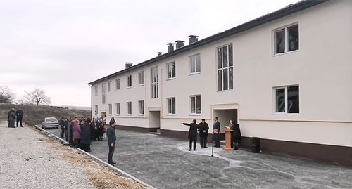 Дом для переселенцев из ветхого жилья в с.п. Совхозное. Кадр видео пресс-службы администрации Зольского района Кабардино-Балкарии https://www.instagram.com/p/B6n6sLAFFeb/ Дом для переселенцев из ветхого жилья в с.п. Совхозное. Кадр видео пресс-службы администрации Зольского района Кабардино-Балкарии https://www.instagram.com/p/B6n6sLAFFeb/