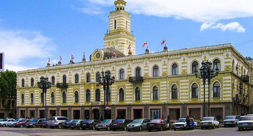 Здание Тбилисского сакребуло. Фото: Gilad Rom https://ru.wikipedia.org Здание Тбилисского сакребуло. Фото: Gilad Rom https://ru.wikipedia.org