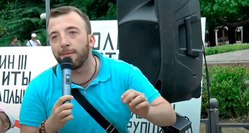 Вахтанг Езугба. Кадр видео 
Вадим Свидин https://www.youtube.com/watch?v=qUK5hw77PFY&feature=emb_logo