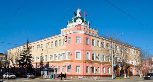 Здание администрации Майкопа. Фото: администрации администрации Майкопа https://maikop.ru/ Здание администрации Майкопа. Фото: администрации администрации Майкопа https://maikop.ru/