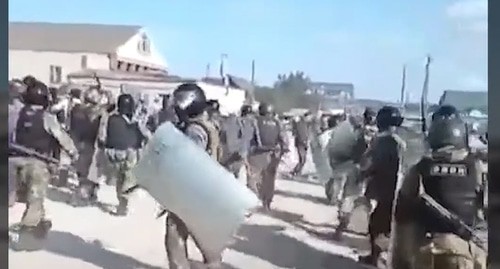 Беспорядки в Красноармейском. Стоп-кадр видео "Кавказского узла" https://www.youtube.com/watch?v=x9P2_k3_pJQ&feature=emb_logo Беспорядки в Красноармейском. Стоп-кадр видео "Кавказского узла" https://www.youtube.com/watch?v=x9P2_k3_pJQ&feature=emb_logo