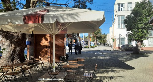 Улица в центре Сухума во время карантина. Фото Анны Грицевич для "Кавказского узла" Улица в центре Сухума во время карантина. Фото Анны Грицевич для "Кавказского узла"