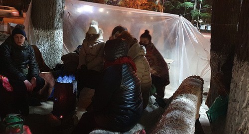 Акция протеста на Театральной площади Цхинвала. 15 декабря 2020 г. Фото Анны Джиоевой для "Кавказского узла"
