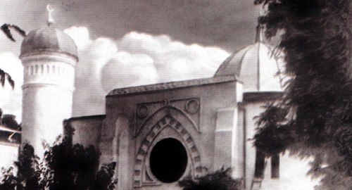 Фрагмент здания соборной мечети Ростова-на-Дону в его исходном виде. Фото с сайта ДУМ Ростовской области: http://islam-rostov.ru/novost/delo-vozvrata-istoricheskoy-mecheti-g-rostova-na-donu-na-ul-krasnoarmeyskoy-97 Фрагмент здания соборной мечети Ростова-на-Дону в его исходном виде. Фото с сайта ДУМ Ростовской области: http://islam-rostov.ru/novost/delo-vozvrata-istoricheskoy-mecheti-g-rostova-na-donu-na-ul-krasnoarmeyskoy-97