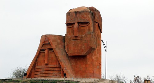 Монумент в Нагорном Карабахе, ноябрь 2020 года. Фото Армине Мартиросян для "Кавказского узла". Монумент в Нагорном Карабахе, ноябрь 2020 года. Фото Армине Мартиросян для "Кавказского узла".