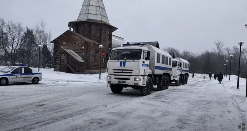 Автозаки и полиция у здания в Москве, где 13 марта 2021 года был запланирован форум "Объединенных демократов". Стоп-кадр прямой трансляции: https://youtu.be/RbSsO2NsglY Автозаки и полиция у здания в Москве, где 13 марта 2021 года был запланирован форум "Объединенных демократов". Стоп-кадр прямой трансляции: https://youtu.be/RbSsO2NsglY