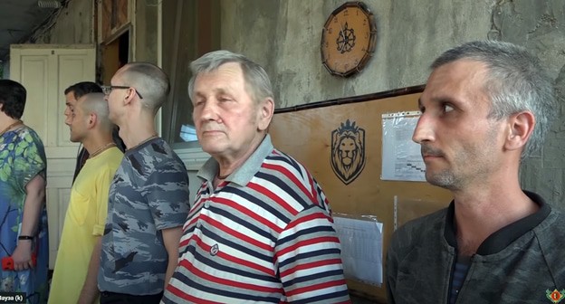 Посетители семейно-образовательного центра кришнаитов "Страна души". Кадр видео 
Пресс-служба МВДРА https://www.youtube.com/watch?v=0SY2W8zfzeU