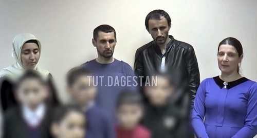 Родители школьников описывают жестокое обращение с детьми в интернате Южно-Сухокумска. Кадр видео
TUT.DAGESTAN https://www.youtube.com/watch?v=MxzEzFsbkC0 Родители школьников описывают жестокое обращение с детьми в интернате Южно-Сухокумска. Кадр видео
TUT.DAGESTAN https://www.youtube.com/watch?v=MxzEzFsbkC0