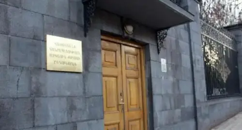 Вход в здание парламента Армении. Фото Армине Мартиросян для "Кавказского узла" Вход в здание парламента Армении. Фото Армине Мартиросян для "Кавказского узла"
