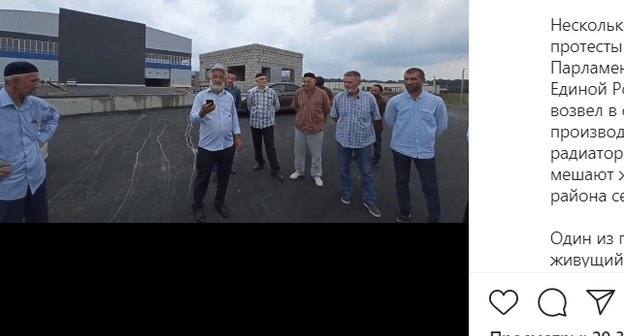 Жители Али-Юрта. Скриншот кадра видео в сообществе news_ingushetii в Instagram. https://www.instagram.com/p/CSkZjMFgeR2/