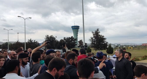 Встреча Мусы Евлоева в Магасе, фото Умара Йовлоя для "Кавказского узла". Встреча Мусы Евлоева в Магасе, фото Умара Йовлоя для "Кавказского узла".