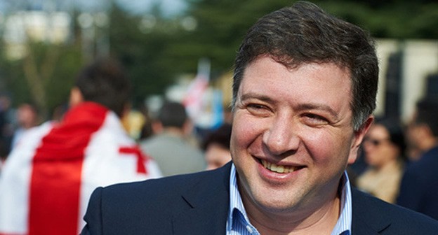 Гиги Угулава. Фото: Александр Имедашвили, NEWSGEORGIA.
https://www.newsgeorgia.ge/eks-mera-tbilisi-gigi-ugulava-osvobodili-iz-zala-suda/