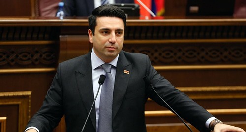 Ален Симонян. Фото: пресс-служба парламента Армении http://www.parliament.am/search.php?lang=rus&what=%D0%B0%D0%BB%D0%B5%D0%BD+%D1%81%D0%B8%D0%BC%D0%BE%D0%BD%D1%8F%D0%BD&where=whole Ален Симонян. Фото: пресс-служба парламента Армении http://www.parliament.am/search.php?lang=rus&what=%D0%B0%D0%BB%D0%B5%D0%BD+%D1%81%D0%B8%D0%BC%D0%BE%D0%BD%D1%8F%D0%BD&where=whole