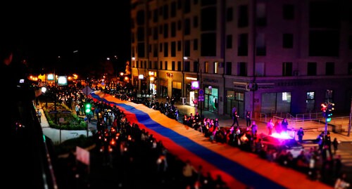 Факельное шествие "Арцах (Нагорный Карабах) живет" в Степанакерте. Фото: https://www.facebook.com/aparaj.am/photos/pcb.4283247795119670/4283241195120330/?type=3&theater