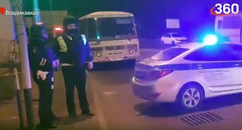 Сотрудники полиции возле владикавказской колонии. Кадр видео
Телеканал 360 https://rutube.ru/video/767a9b9e784ff6d03a0fecdbacdb9afe/ Сотрудники полиции возле владикавказской колонии. Кадр видео
Телеканал 360 https://rutube.ru/video/767a9b9e784ff6d03a0fecdbacdb9afe/
