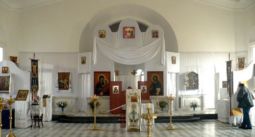 Интерьер храма ереванской Покровской церкви. Фото Calibrux - https://ru.wikipedia.org/wiki/Храм_Покрова_(Ереван)#/media/Файл:Church_Pokrova_Presvyatoy_Bogorodici_Yerevan_int1.JPG Интерьер храма ереванской Покровской церкви. Фото Calibrux - https://ru.wikipedia.org/wiki/Храм_Покрова_(Ереван)#/media/Файл:Church_Pokrova_Presvyatoy_Bogorodici_Yerevan_int1.JPG