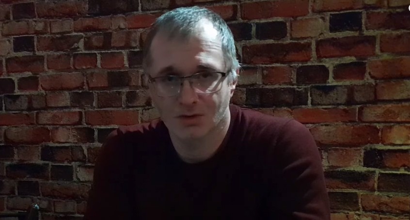 Заместитель главного редактора "Черновика" Магомед Магомедов. Кадр видео "Кавказског узла" https://www.youtube.com/watch?v=evDIGJymT18 Заместитель главного редактора "Черновика" Магомед Магомедов. Кадр видео "Кавказског узла" https://www.youtube.com/watch?v=evDIGJymT18