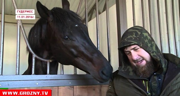 Рамзан Кадыров. Скриншот видео ЧГТРК "Грозный". https://www.youtube.com/watch?v=rzrN_MbNSaw Рамзан Кадыров. Скриншот видео ЧГТРК "Грозный". https://www.youtube.com/watch?v=rzrN_MbNSaw