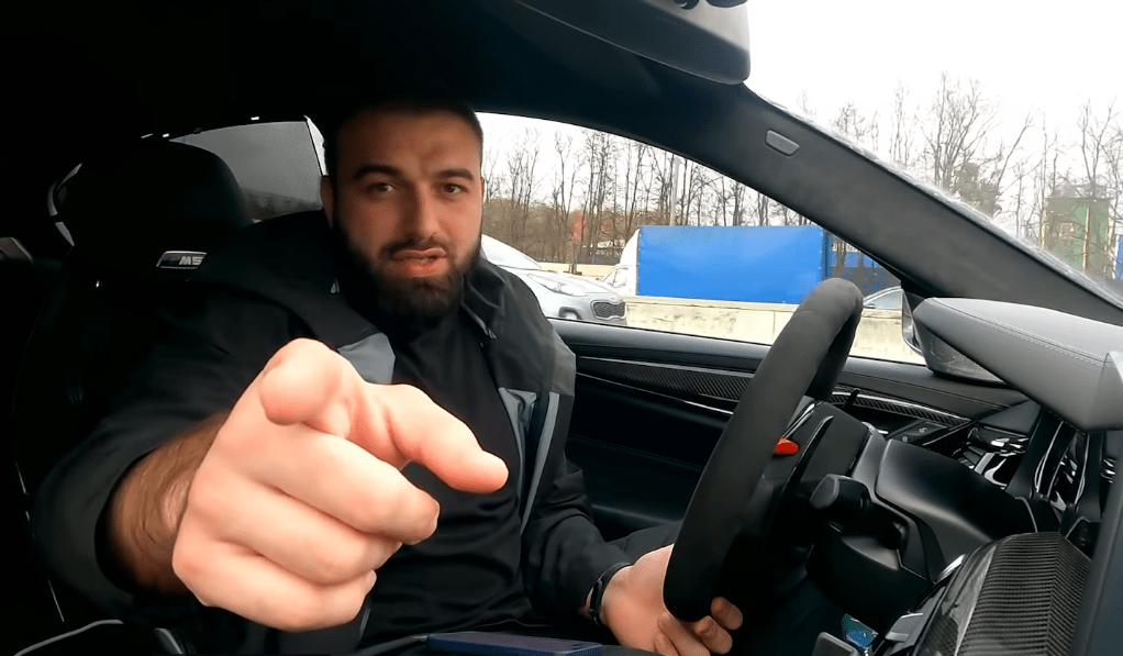 Автоблогер Саид Губденский. Скриншот с видео на Youtube-канале "Саид Губденский" https://www.youtube.com/channel/UChm37atOw4y4TUkFqDFhhSA Автоблогер Саид Губденский. Скриншот с видео на Youtube-канале "Саид Губденский" https://www.youtube.com/channel/UChm37atOw4y4TUkFqDFhhSA