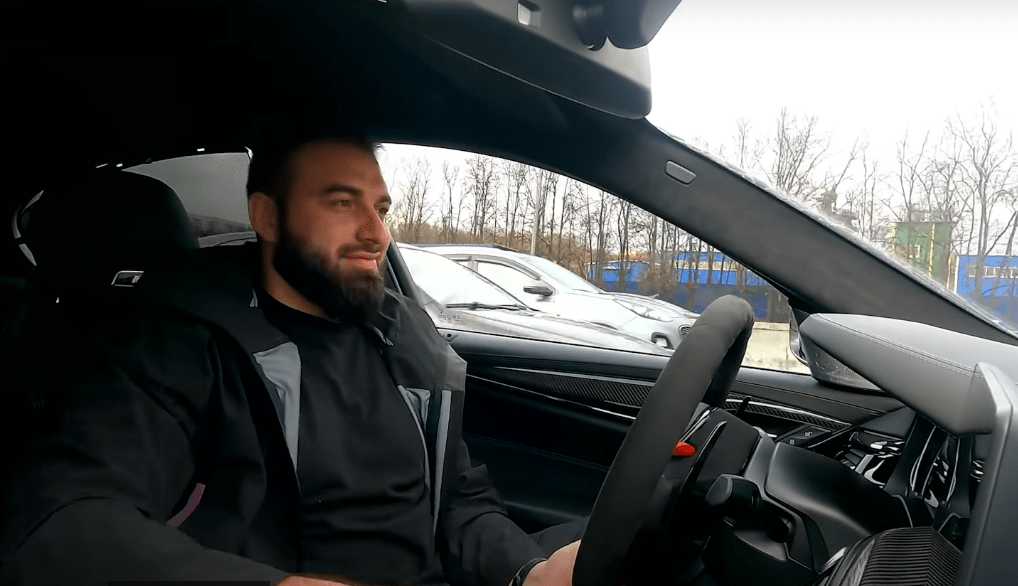 Автоблогер Саид Губденский. Скриншот с видео на Youtube-канале "Саид Губденский" https://www.youtube.com/channel/UChm37atOw4y4TUkFqDFhhSA Автоблогер Саид Губденский. Скриншот с видео на Youtube-канале "Саид Губденский" https://www.youtube.com/channel/UChm37atOw4y4TUkFqDFhhSA
