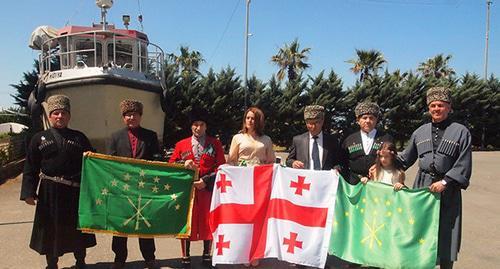 Траурные мероприятия в грузинской Анаклии в День памяти жертв Кавказской войны. Фото Беслана Кмузова для "Кавказского узла"
