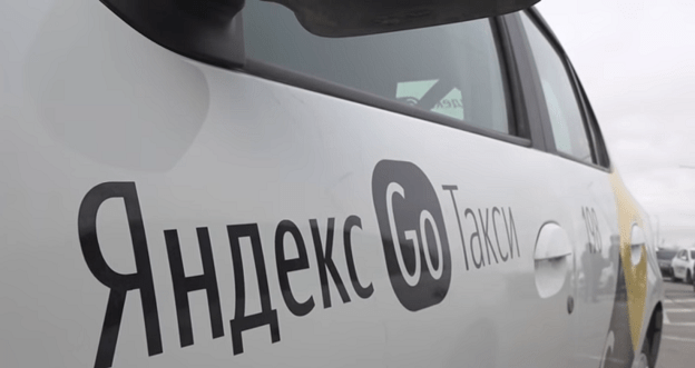 Автомобиль "Яндекс. Такси". Кадр видеосюжета Высота 102 www.youtube.com/watch?v=S7f_aj46Q-0 Автомобиль "Яндекс. Такси". Кадр видеосюжета Высота 102 www.youtube.com/watch?v=S7f_aj46Q-0