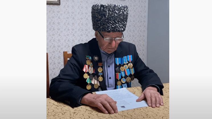 Обращение Салмана Героева к президенту России в поддержку ингушских активистов. Стоп-кадр видео https://www.youtube.com/watch?v=W08tZLfY9Mw Обращение Салмана Героева к президенту России в поддержку ингушских активистов. Стоп-кадр видео https://www.youtube.com/watch?v=W08tZLfY9Mw