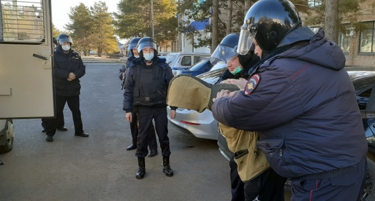 Операция ФСБ. Фото: http://nac.gov.ru/terrorizmu-net/fsb/fsb-rossii-predotvrashchena-popytka-soversheniya.html Операция ФСБ. Фото: http://nac.gov.ru/terrorizmu-net/fsb/fsb-rossii-predotvrashchena-popytka-soversheniya.html