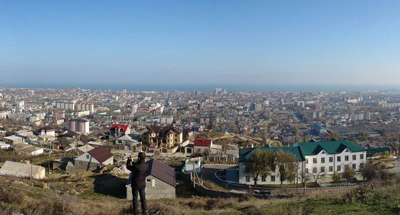 Вид на Махачкалу. Фото https://wikiway.com/russia/makhachkala/photo/ Вид на Махачкалу. Фото https://wikiway.com/russia/makhachkala/photo/