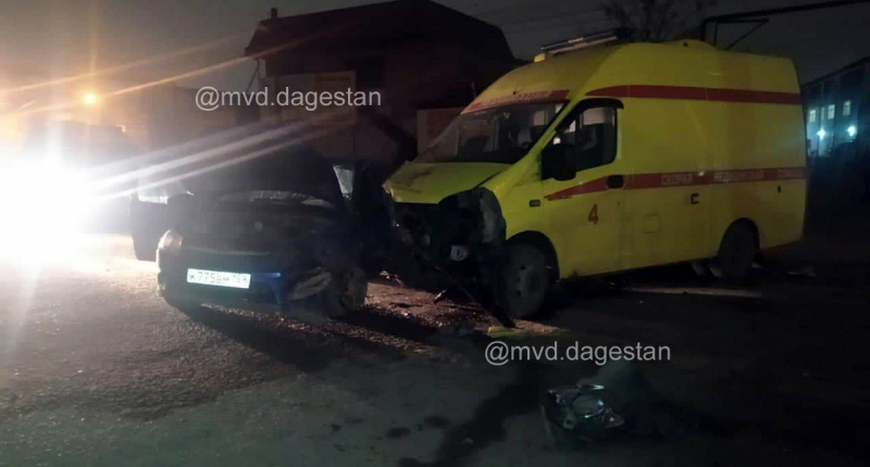 На месте аварии с участием скорой помощи в Дагестане Фото: пресс-служба МВД Дагестана https://05.xn--b1aew.xn--p1ai/news/item/27881970/ На месте аварии с участием скорой помощи в Дагестане Фото: пресс-служба МВД Дагестана https://05.xn--b1aew.xn--p1ai/news/item/27881970/
