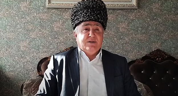 Сараждин Султыгов. Скриншот видео https://www.youtube.com/watch?v=IDr2uq_Q-S0 Сараждин Султыгов. Скриншот видео https://www.youtube.com/watch?v=IDr2uq_Q-S0