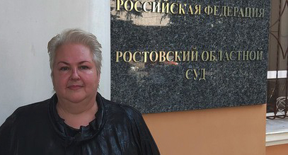 Ольга Гануша у входа в Ростовский областной суд, 30 сентября 2021 года. Фото Константина Волгина для "Кавказского узла" Ольга Гануша у входа в Ростовский областной суд, 30 сентября 2021 года. Фото Константина Волгина для "Кавказского узла"