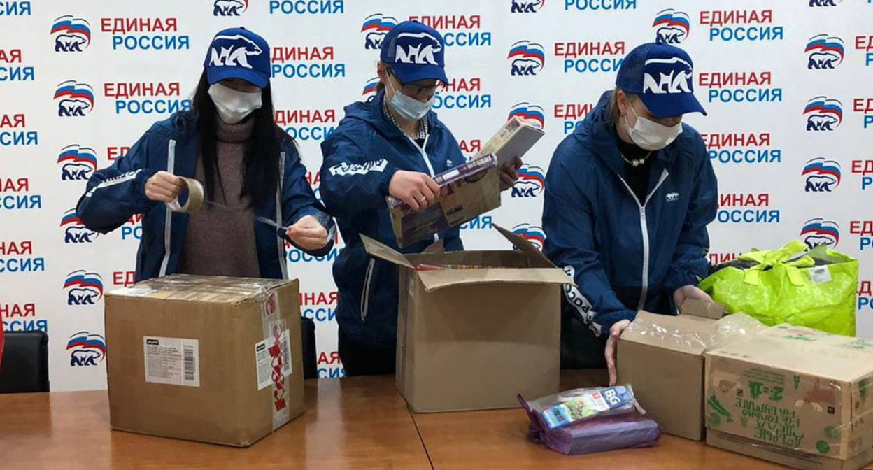 Сбор гуманитарной помощи беженцам из Донбасса в Сочи. Фото пресс-службы администрации Сочи
