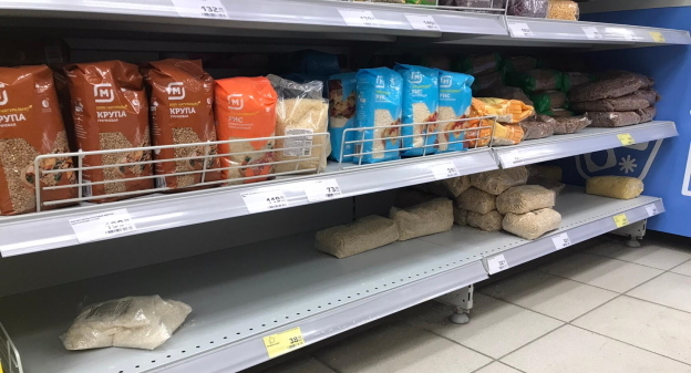 Полки с магазине в Красном Сулине, фото Сергея Снежина для "Кавказского узла" Полки с магазине в Красном Сулине, фото Сергея Снежина для "Кавказского узла"