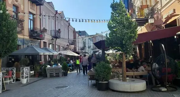 Улица в Тбилиси. Фото Нины Тумановой для "Кавказского узла" Улица в Тбилиси. Фото Нины Тумановой для "Кавказского узла"