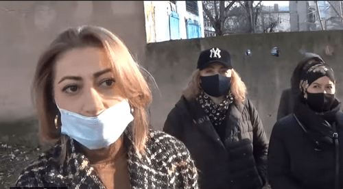 Кадр из видеообращения онкобольных жителей Кабардино-Балкарии к главе республики. Кадр видео https://www.youtube.com/watch?v=PVN2nmtchaU Кадр из видеообращения онкобольных жителей Кабардино-Балкарии к главе республики. Кадр видео https://www.youtube.com/watch?v=PVN2nmtchaU